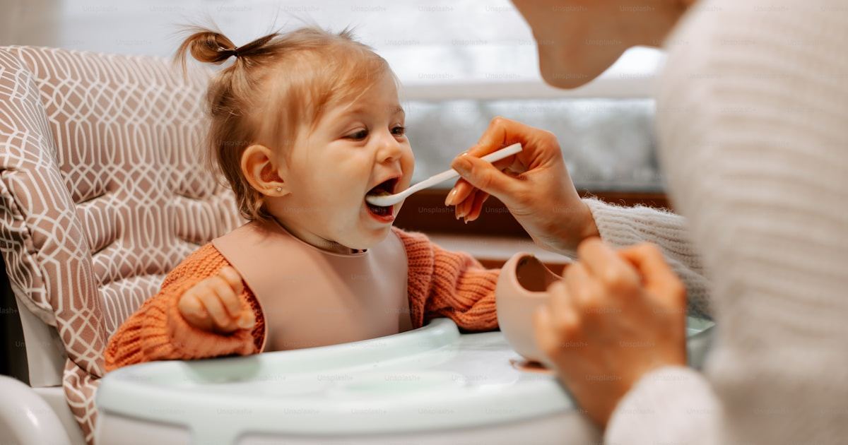 Starting Solids at Six Months: A Practical Weaning Guide